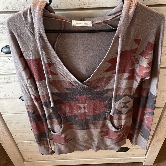 Aztec style lightweight hoodie - Picture 2 of 4